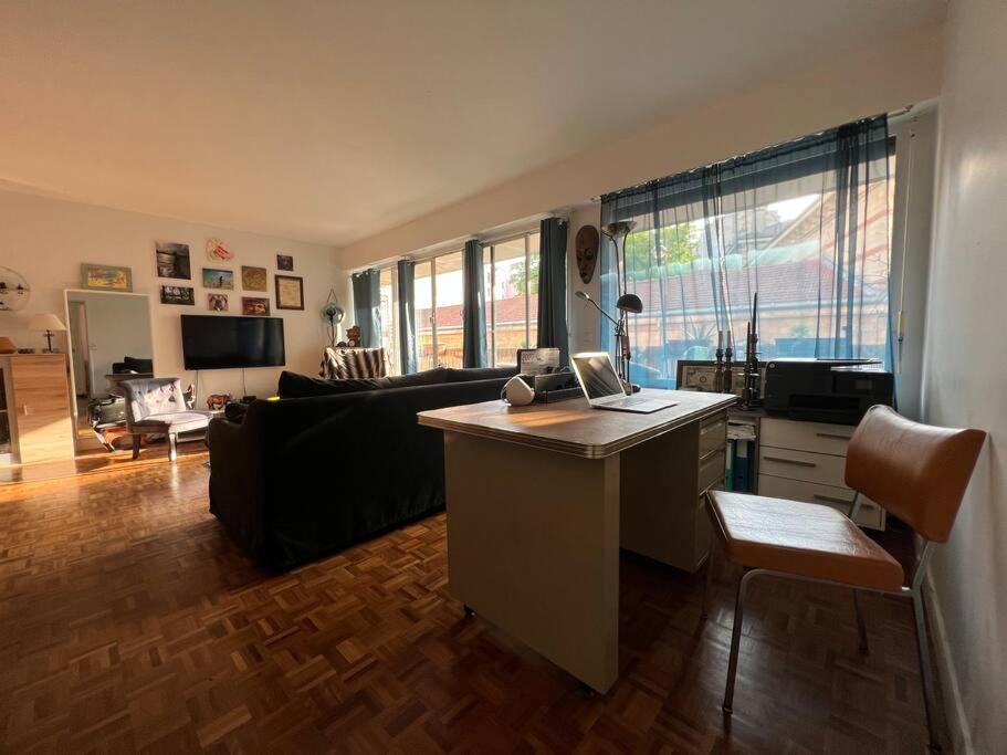 Grand Appartement Avec Balcon Et Parking Gratuit Sur Place Paris Exterior foto
